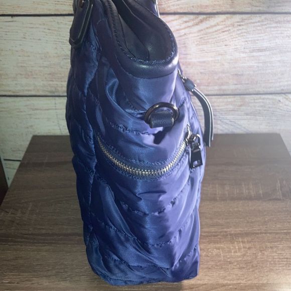 SOL & SELENE Large Quilted Navy Blue Crossbody Bag - Picture 8 of 14